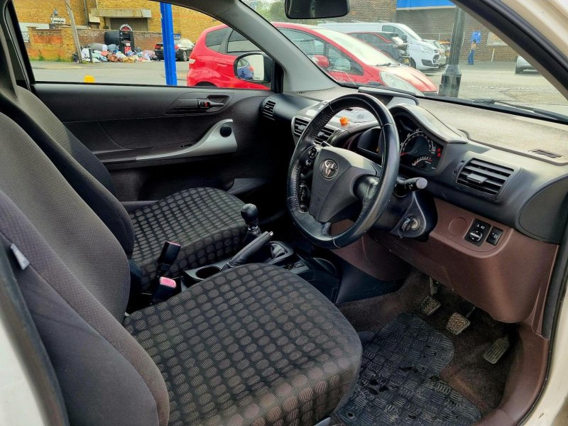 TOYOTA IQ