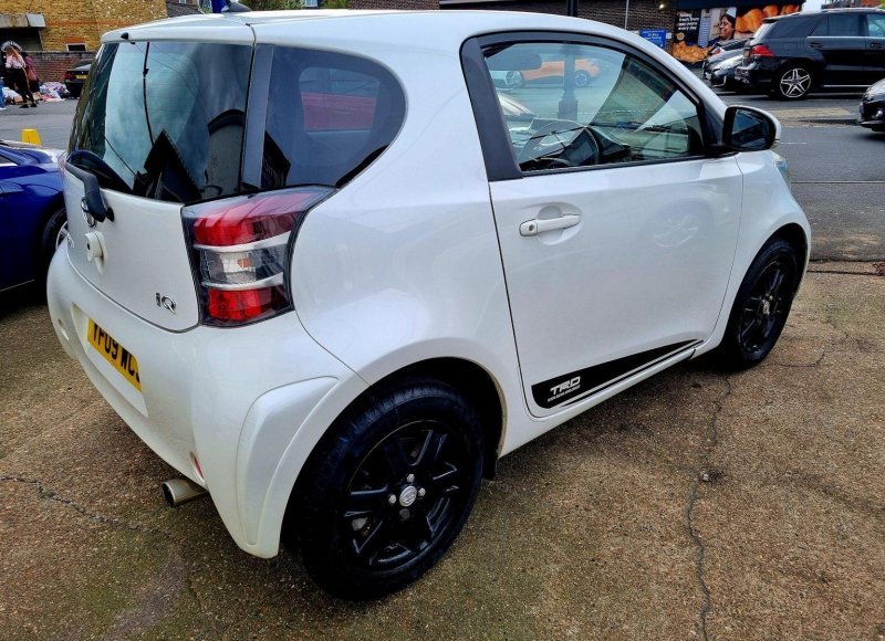 TOYOTA IQ