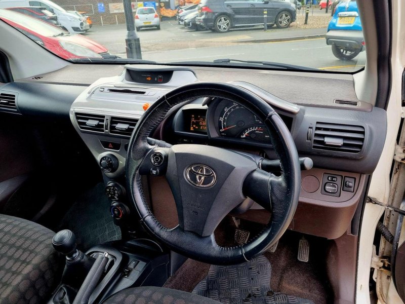 TOYOTA IQ