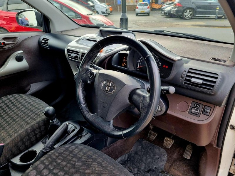 TOYOTA IQ
